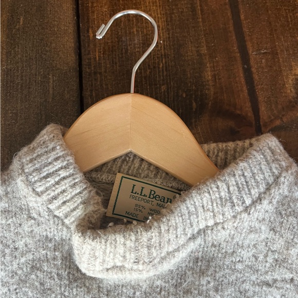 SOLD. Vintage LL Bean Wool Blend Sweater Large - Picture 8 of 11